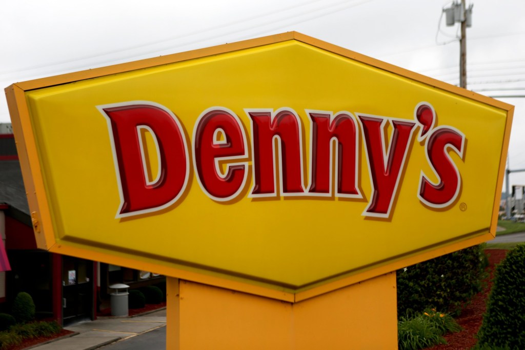 Denny's: Así Mata Wall Street a los Restaurantes con Alma