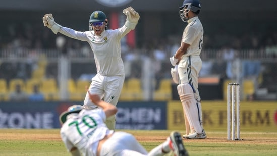 El Fracaso del Cricket: ¿Ineptitud o Traición a la Gente?