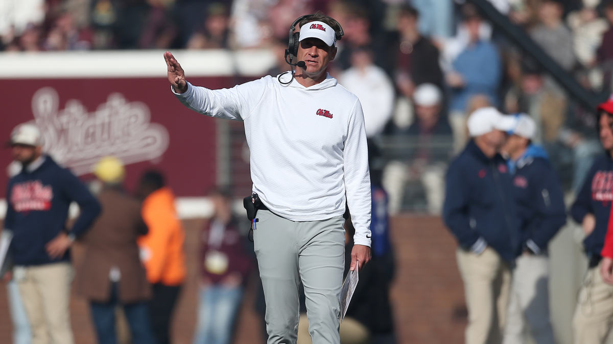 El Circo de Kiffin Destapa la Farsa del Futbol Colegial