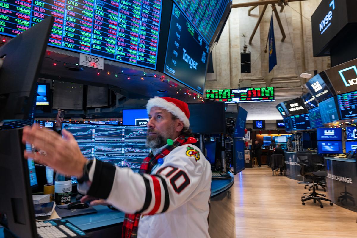 Wall Street: Récords Falsos, Futuros en Pique – ¿Puro Cuento?