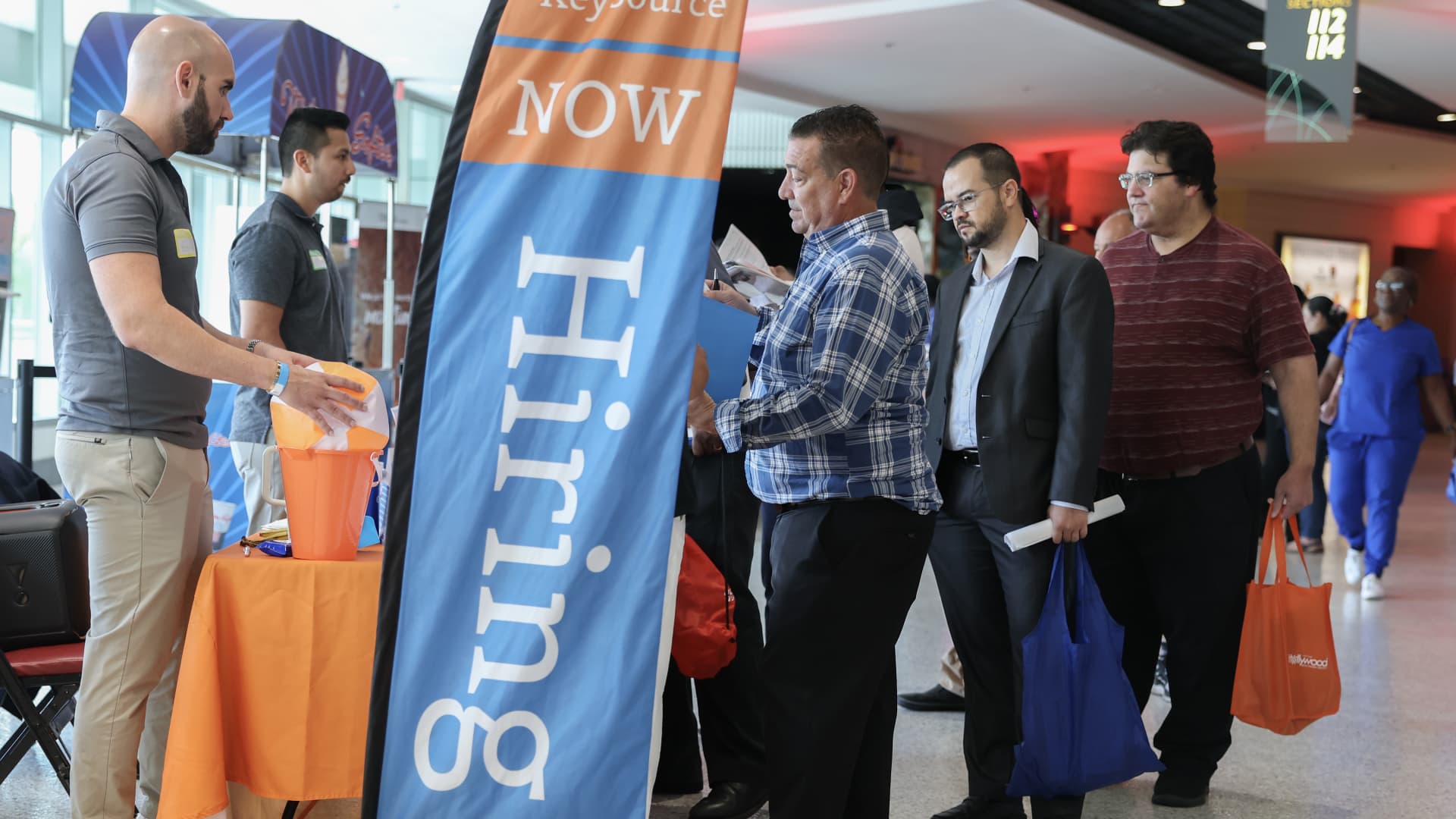 La Farsa del Empleo en EE. UU.: El Desempleo Gringo Toca Techo