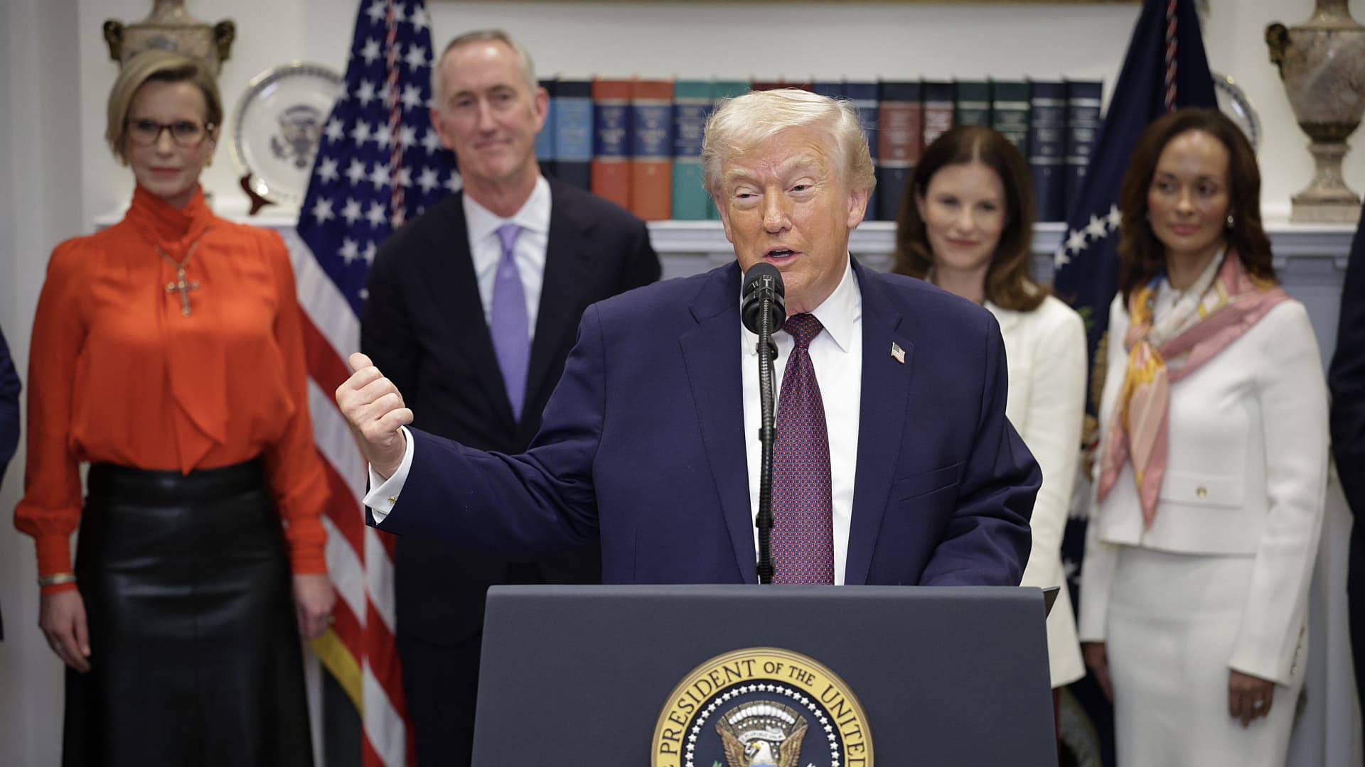 El Gran Engaño de Trump: El Juego Arreglado de las Farmacéuticas