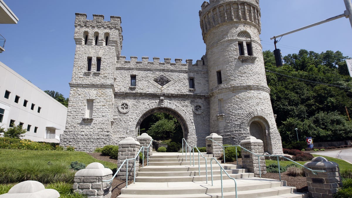 La Farsa de las Noticias y sus Periodistas Desechables