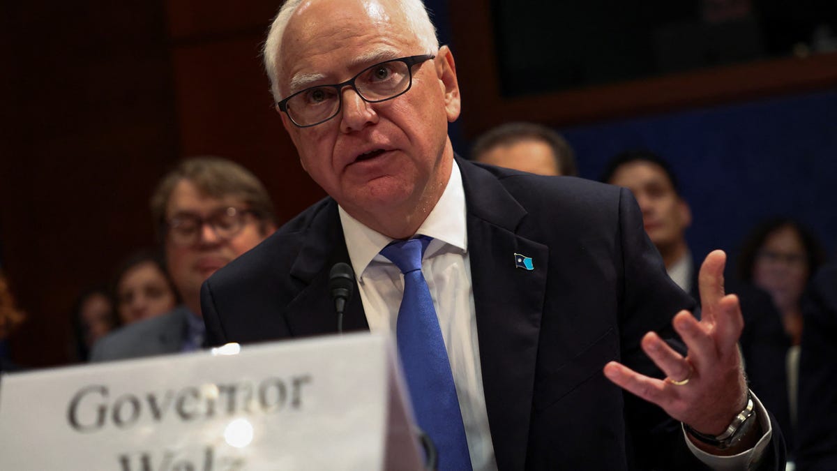 Hija de Walz Desata Furia Contra Trump: ¡Tormenta de Mierda!