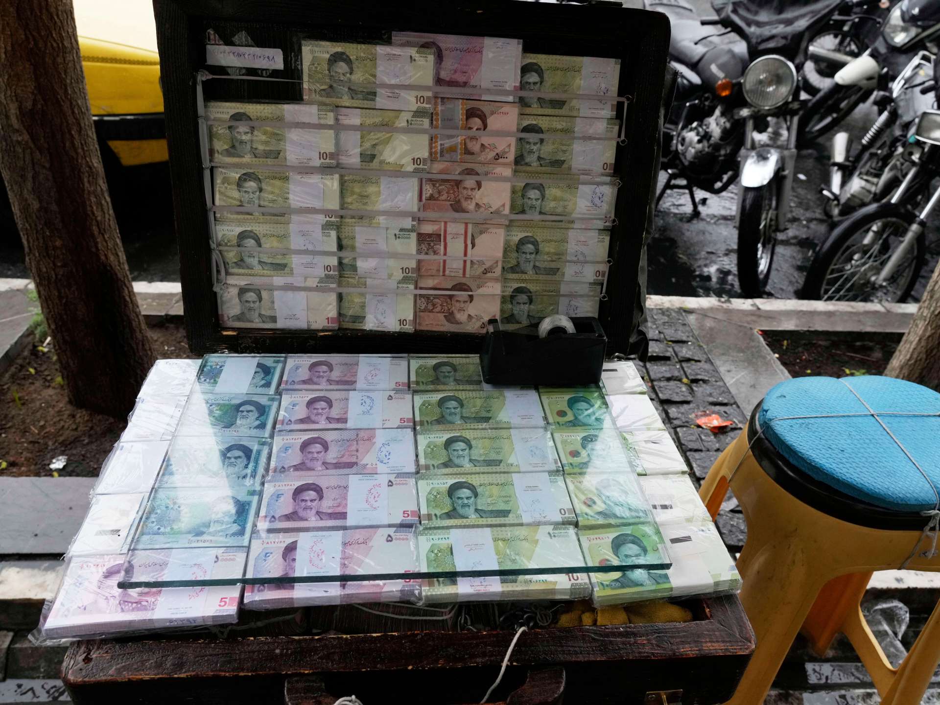 Caída del Rial Iraní Provoca Estallido Social Total