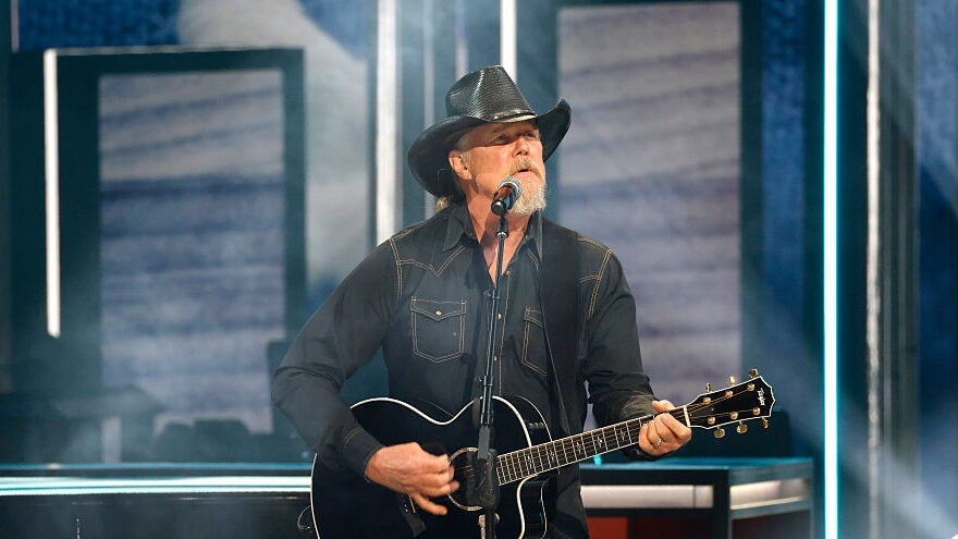 La Canción de Trace Adkins Esconde un Peligroso Aviso