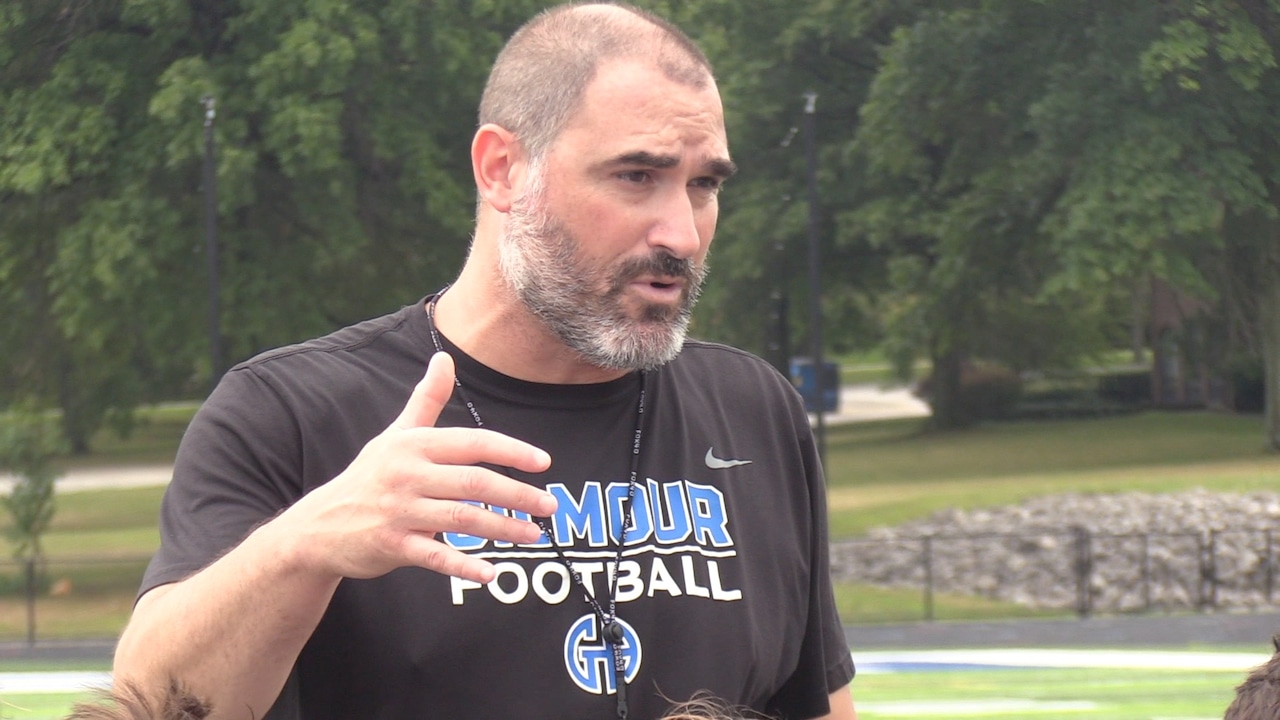 St. Ignatius Rompe Tradición con Contratación de Entrenador Foráneo