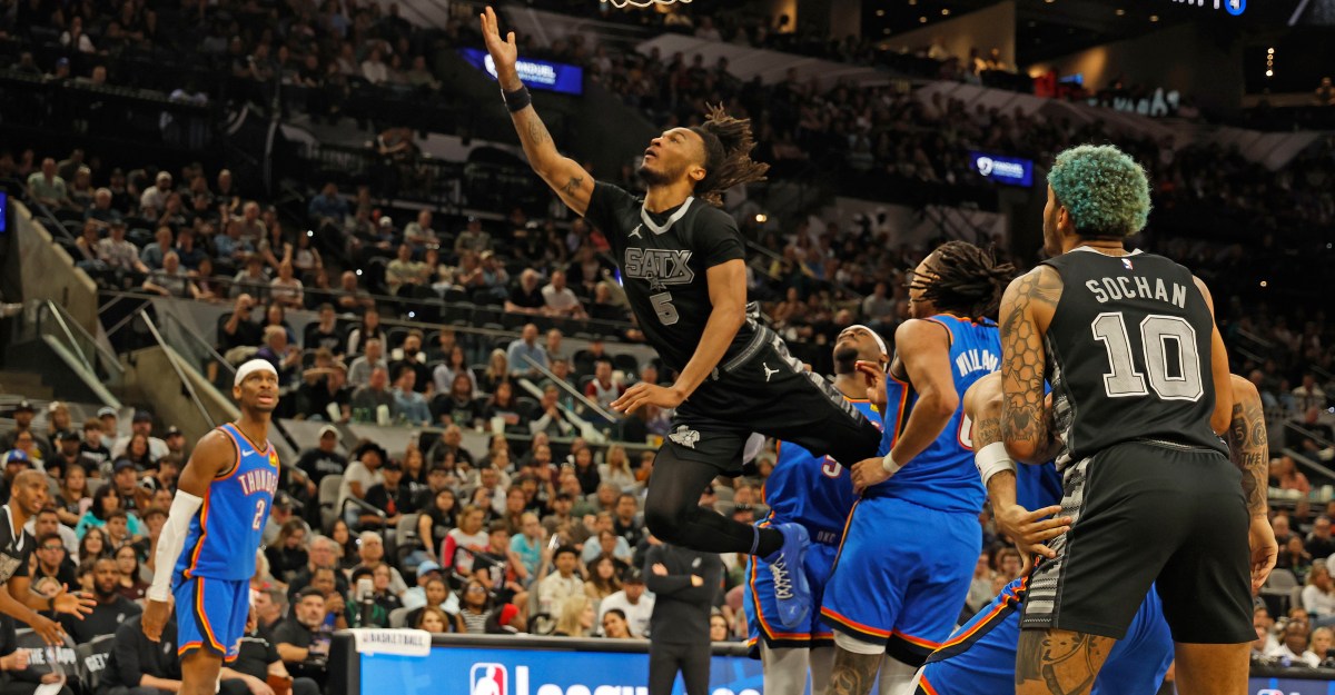 El Debut del Thunder Amenaza con Destruir a los Spurs