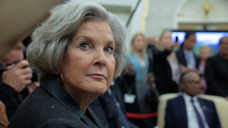 Jefa de Gabinete de Trump Revela Crisis de Personalidad