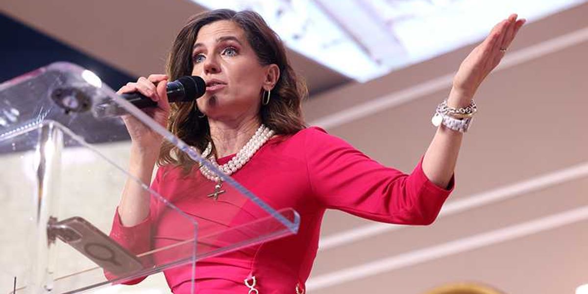 Nancy Mace: La Fuga que Destapa el Circo Político Gringo