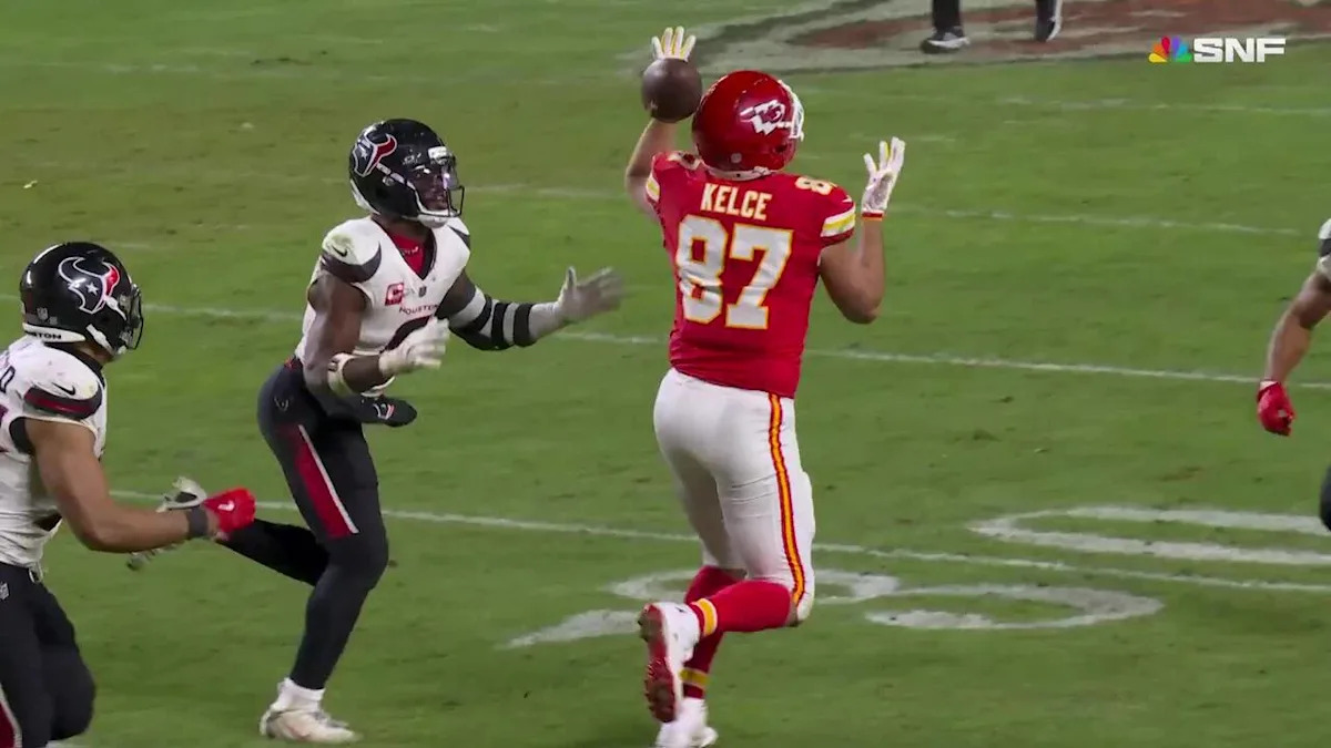 ¡Kelce la Regó! El Error que Le Dio el Balón a Mahomes