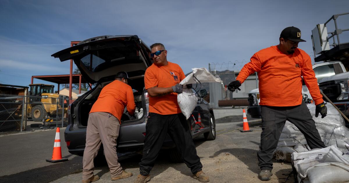Clima Extremo: Élites Ignoran Lluvia que Ahoga California