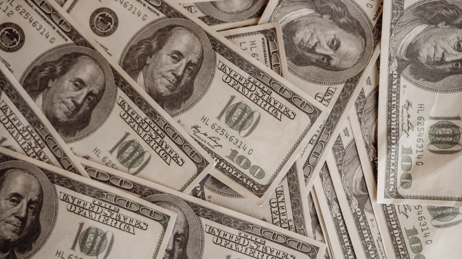 Plata y Oro Alcanzan Máximos Históricos por Incertidumbre Global