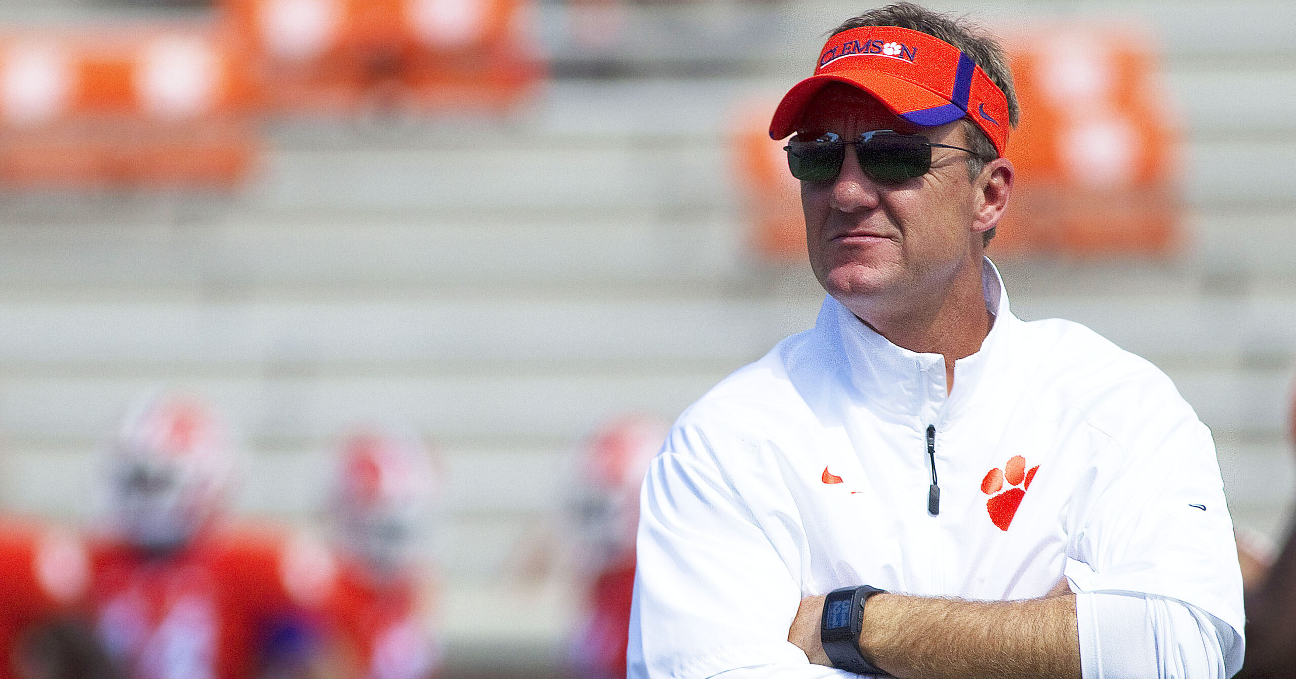Dabo Swinney Apuesta por Chad Morris: El Mismo Perro con Diferente Collar