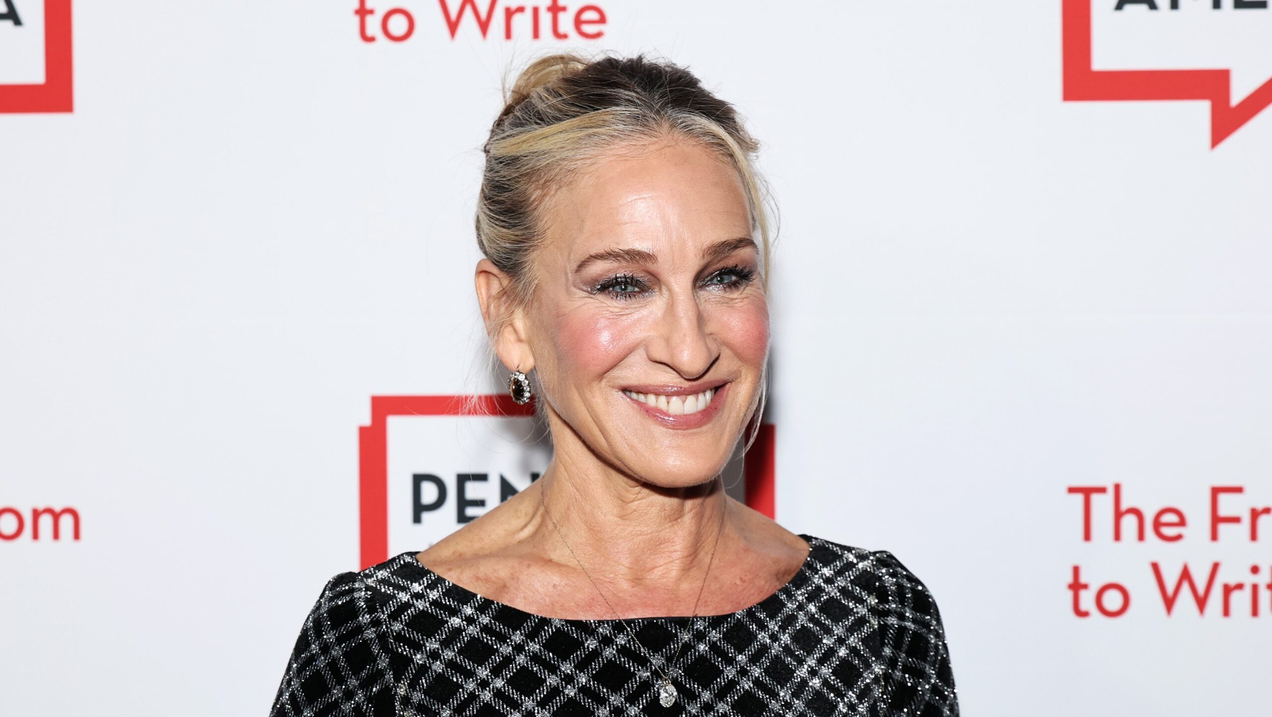 Sarah Jessica Parker se une a campaña de Lenz Therapeutics para la visión