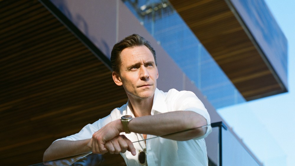 Regreso de 'The Night Manager' Tras Una Década Divide a la Crítica