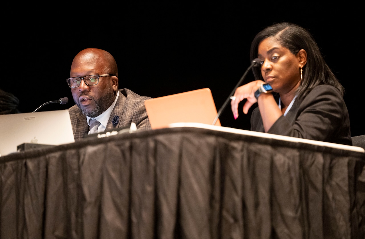 Escuelas de Ann Arbor Buscan Director Financiero Entre Temores