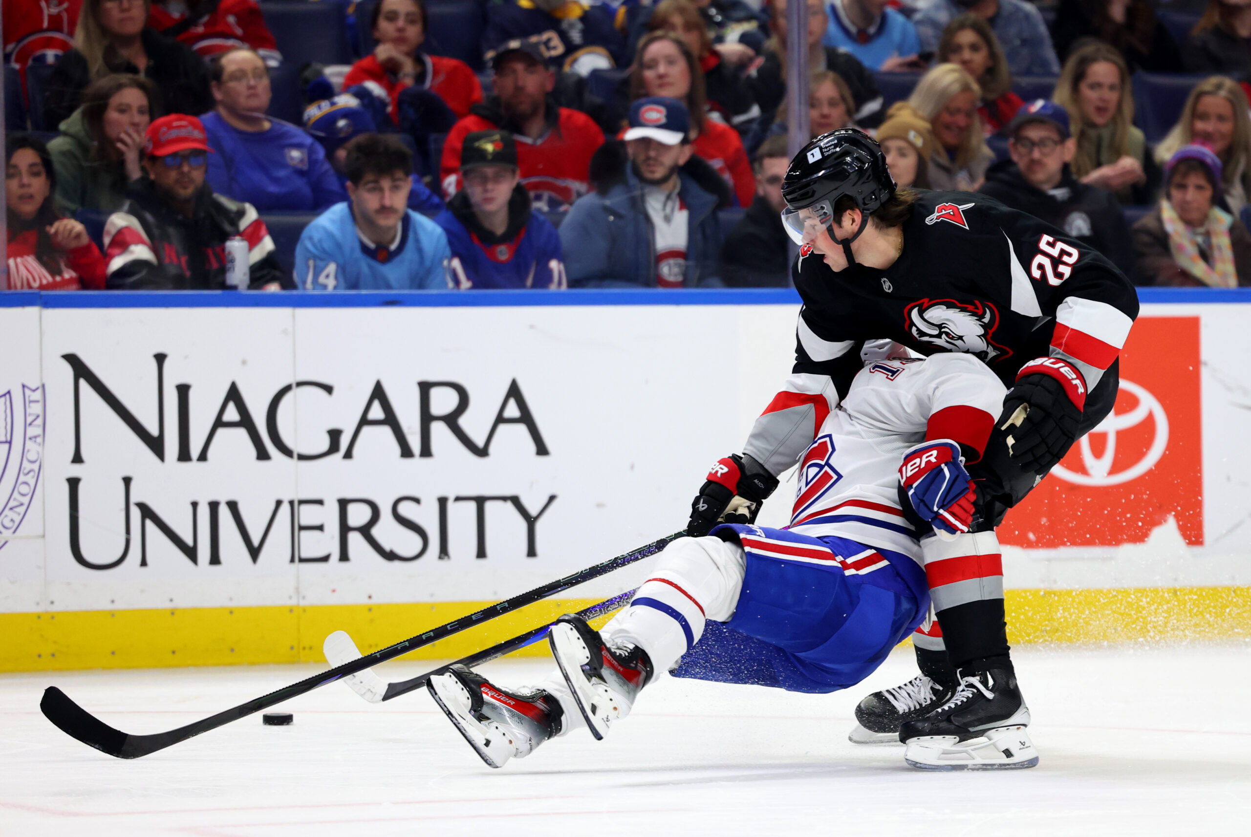 Sabres Reciben a Canadiens en Cruce Clave de División