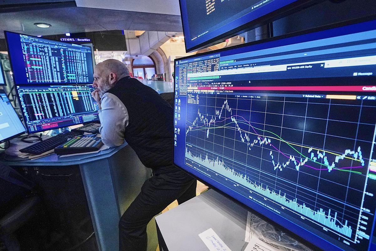 Wall Street Cae: Tecnología y Reportes Bancarios Lastran Índices