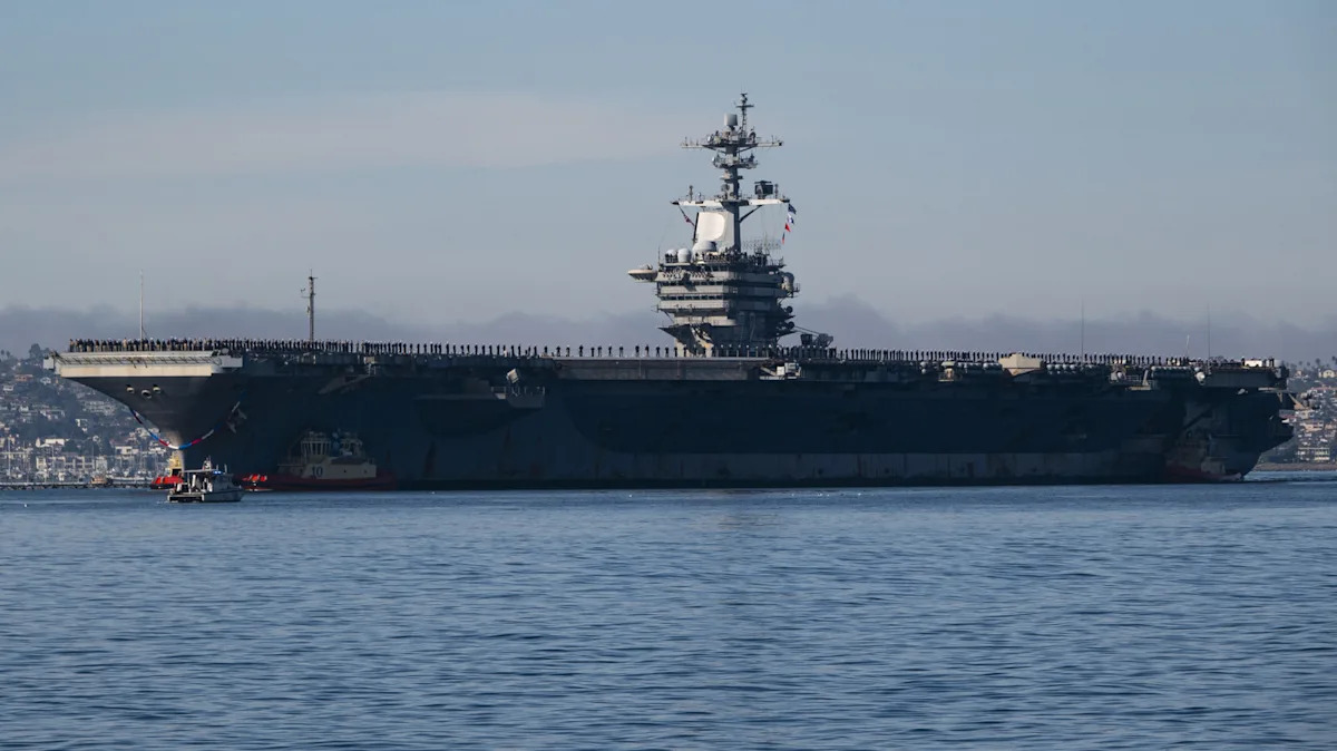 El USS Abraham Lincoln Realiza Ejercicios en el Mar de China Meridional