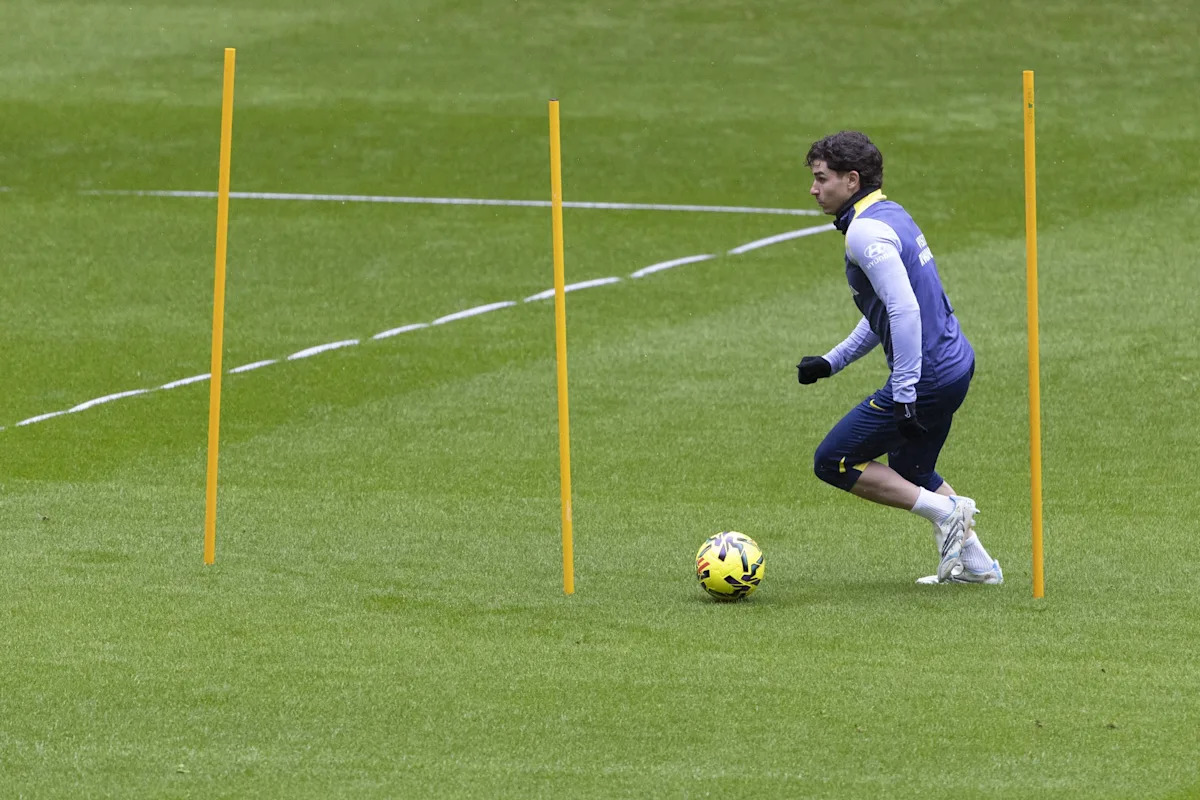 Atlético de Madrid recibe a Alavés en liga con presión