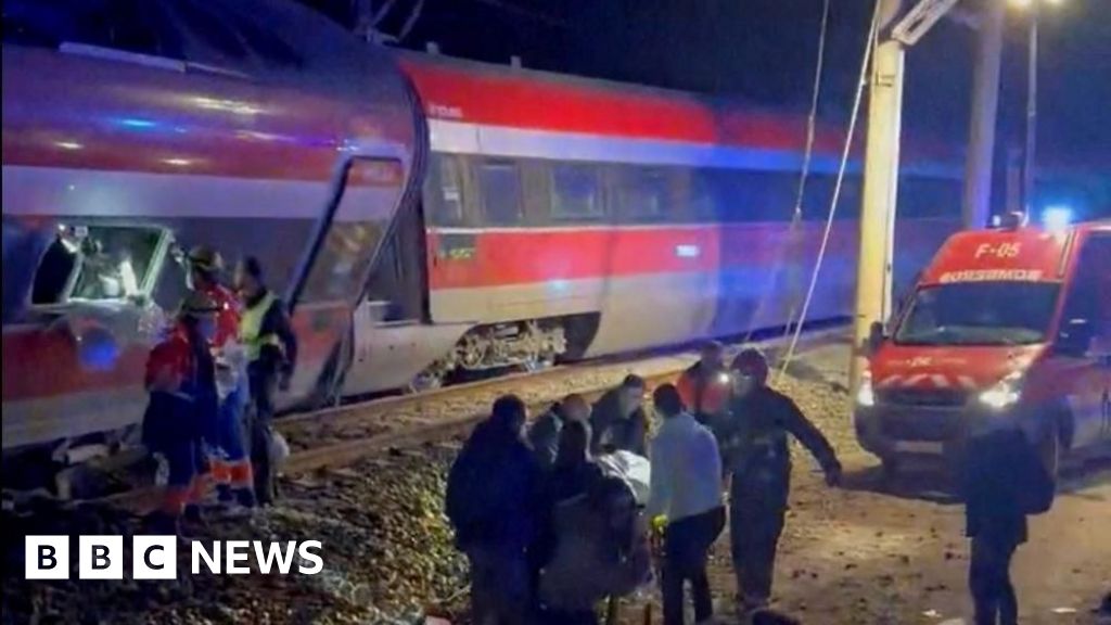 Choque de trenes de alta velocidad en España deja 21 muertos