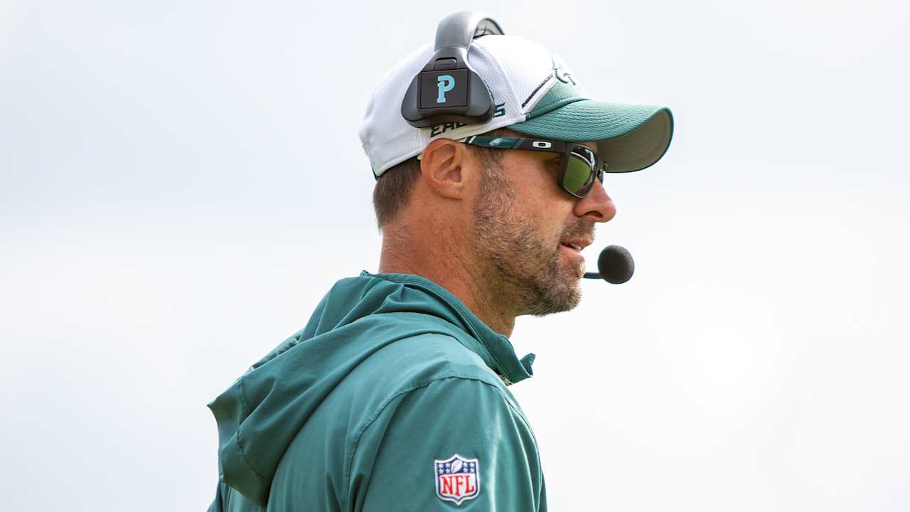 Eagles Despiden a OC Patullo; Hurts Busca Estabilidad
