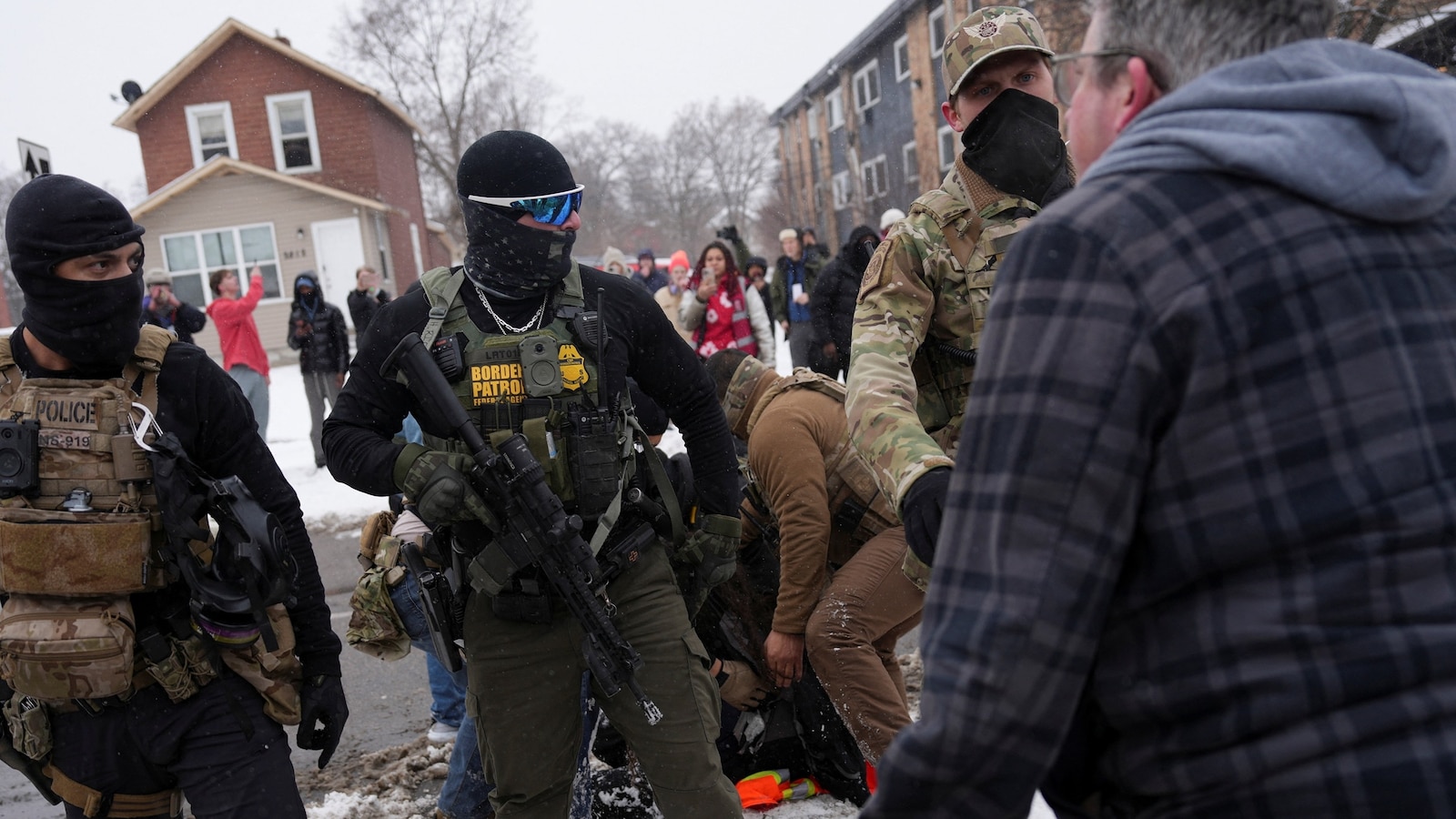 Memorándum de ICE genera debate sobre allanamientos sin orden judicial