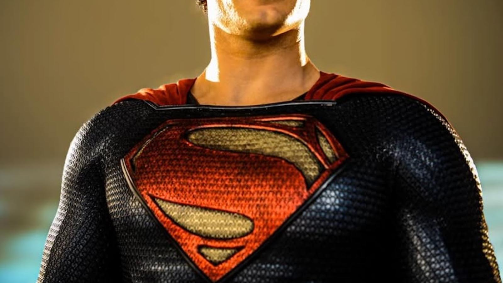 Snyder Comparte Foto Inédita de Cavill como Superman