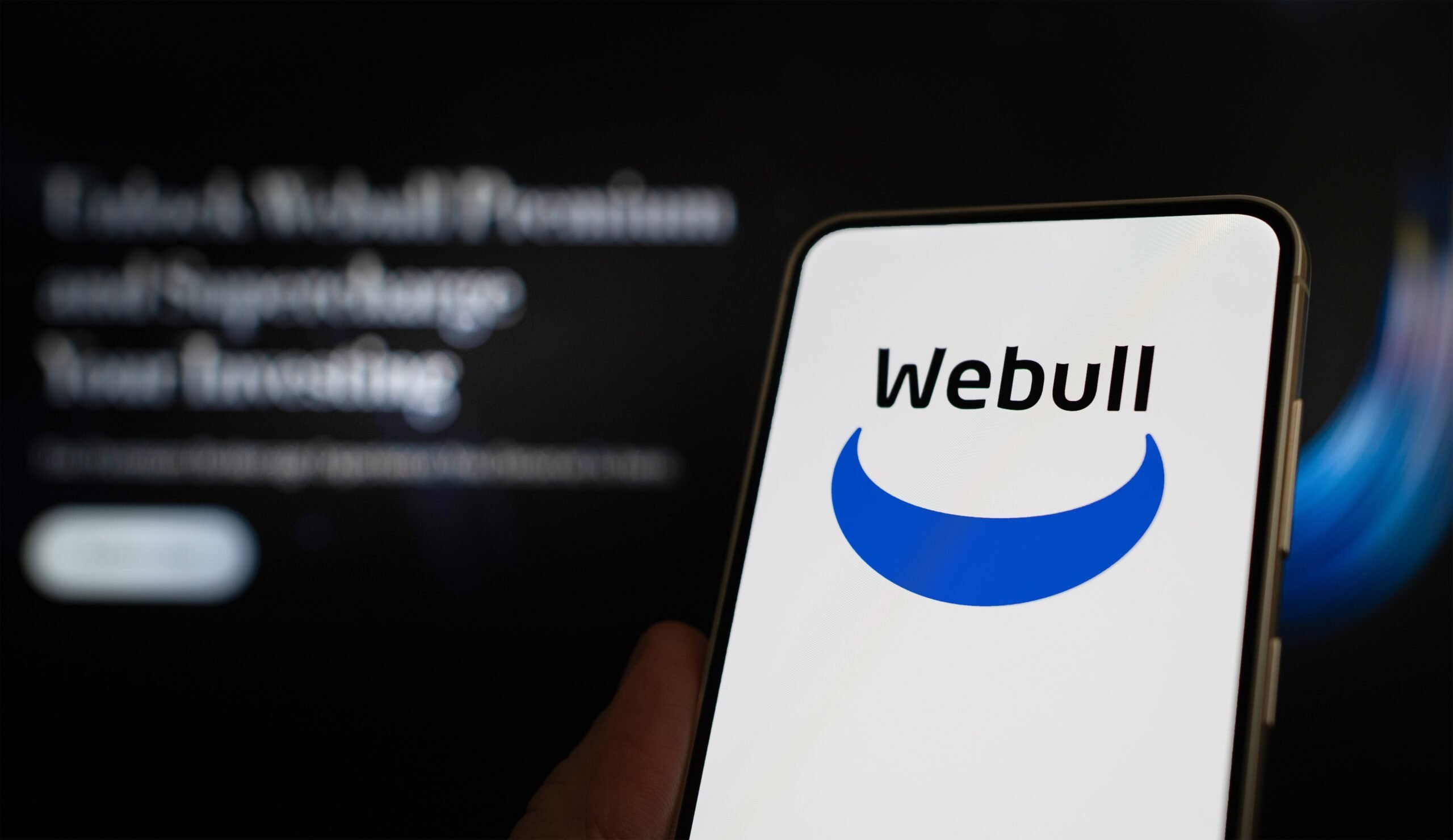 Webull Engaña al Pueblo y sus Acciones se Desploman