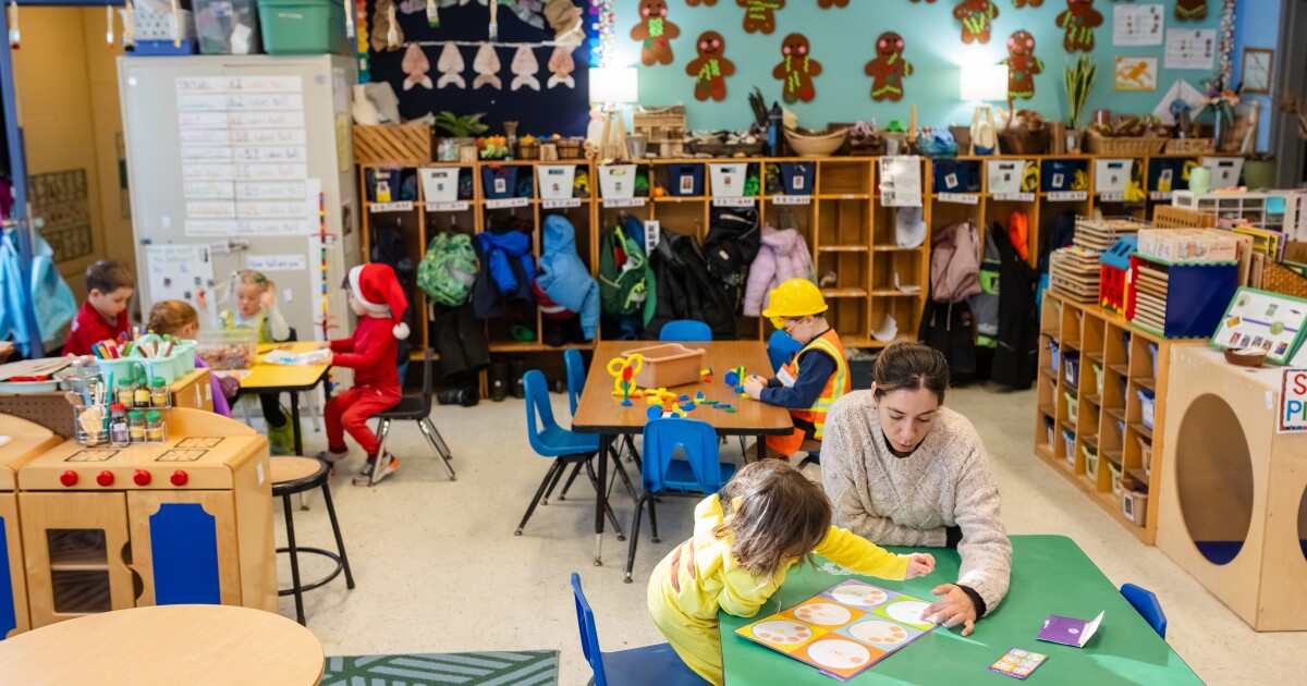 Escuelas VT en Caos: Traición PCB y Fusiones, La Neta